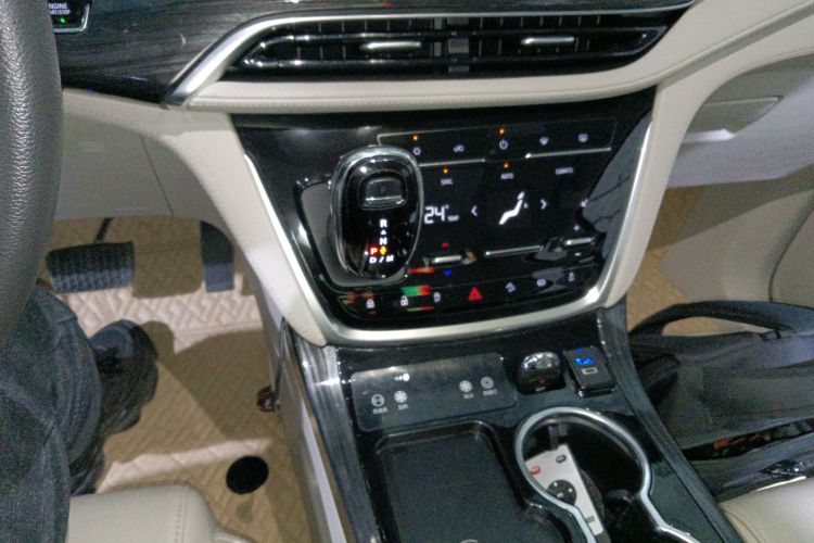 别克GL8 2022款 ES陆尊 653T 舒适型中控内饰18