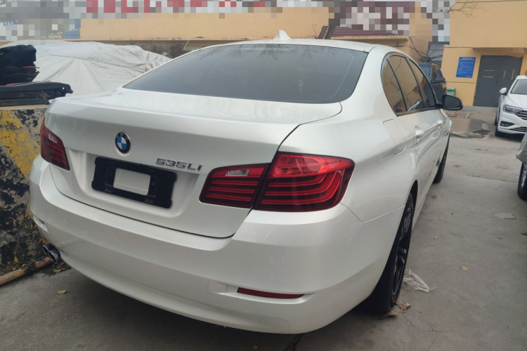 宝马5系 2014款 520Li 典雅型车身外观7