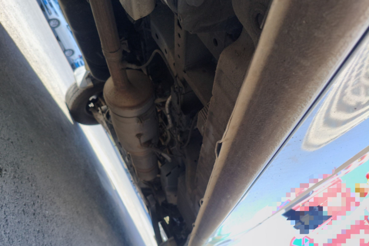 江铃福顺 2023款 2.0T 手动短轴低顶商运型多功能乘用车6座 双开尾门局部细节9002