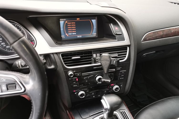 奥迪A4L 2016款 35 TFSI 自动舒适型中控内饰16