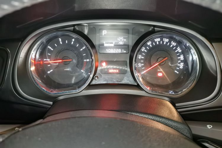 雪铁龙C3-XR 2015款 1.6L 自动先锋型中控内饰14