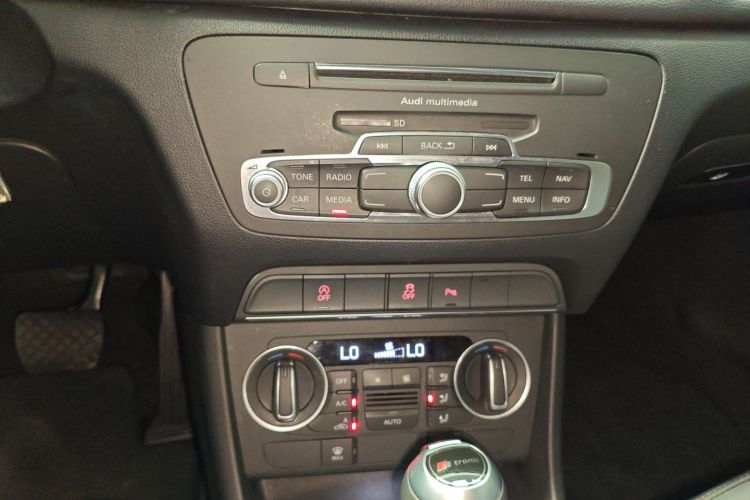 奥迪Q3 2018款 30周年年型 30 TFSI 时尚型局部细节16