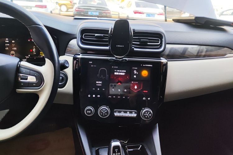 领克02 2022款 1.5TD DCT耀Plus局部细节16