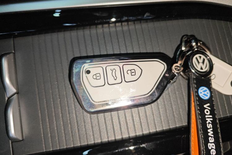 大众 帕萨特 2025款 Pro 380TSI 龙耀版中控内饰7001