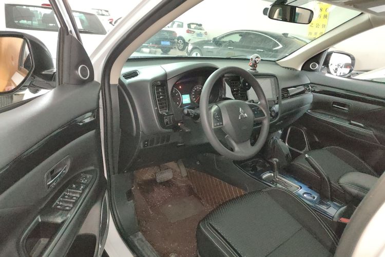 三菱 欧蓝德 2020款 2.0L 两驱畅行版 5座中控内饰7003