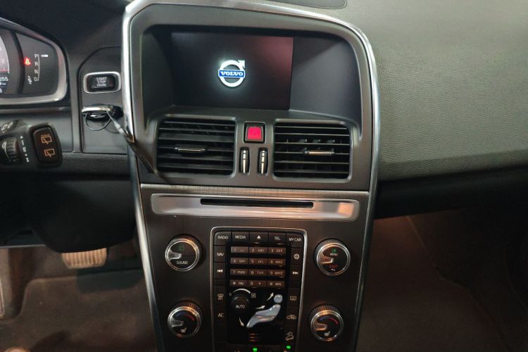 沃尔沃XC60 2016款 T5 AWD 智远版中控内饰16