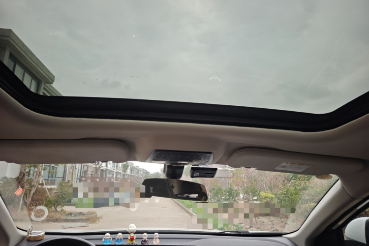 哪吒汽车 哪吒U 2022款 智610 三元锂中控内饰22