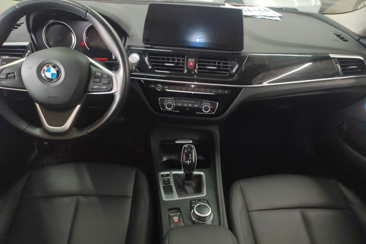 宝马1系 2021款 改款 120i M运动版中控内饰12