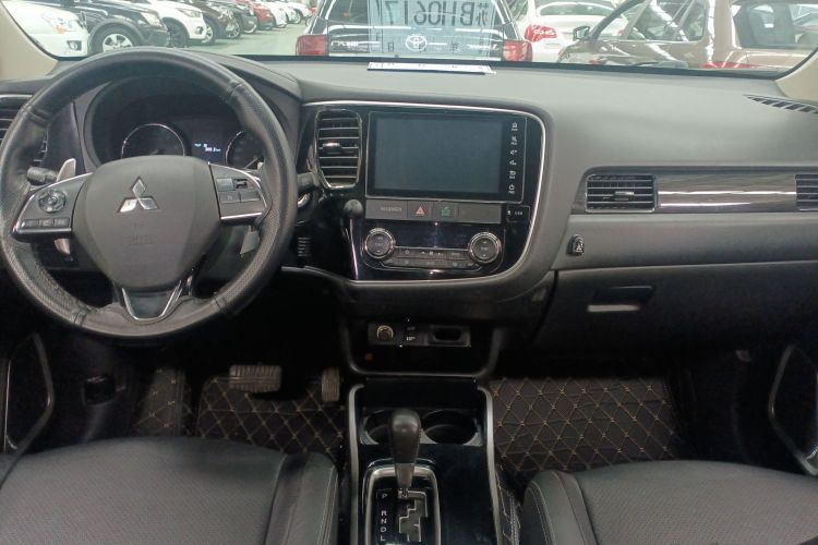 三菱 欧蓝德 2018款 2.4L 四驱精英版 5座中控内饰16