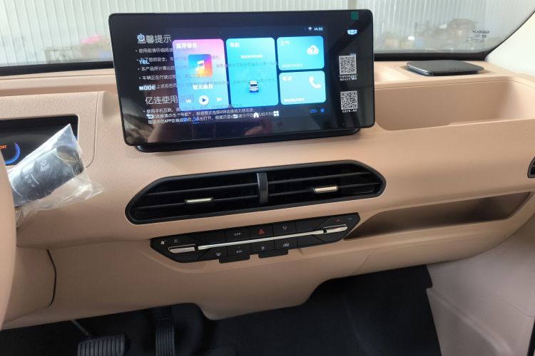 吉利银河 2024款 熊猫mini 200km 耐力熊中控内饰16