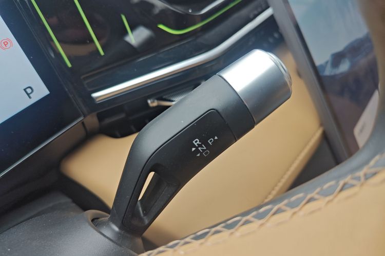 吉利银河 银河L6 2023款 125km 星舰中控内饰18