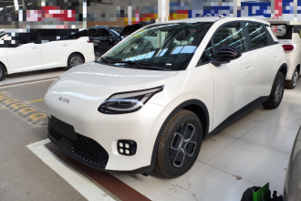 埃安 AION UT 2025款 330星辉版