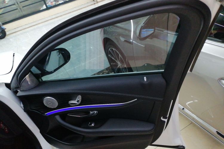 奔驰E级 2020款 改款 E 260 L 运动型中控内饰7005