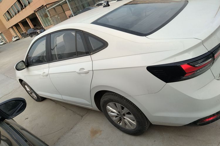 大众 朗逸 2023款 新锐 1.5L 自动新逸版车身外观4