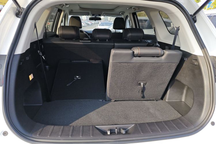 长安X7 PLUS 2024款 1.5T 自动尊崇型 7座机舱底盘23