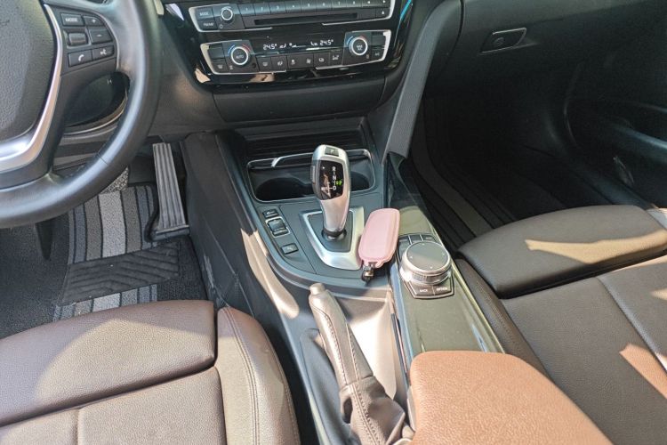 宝马3系 2019款 320Li 时尚型中控内饰18