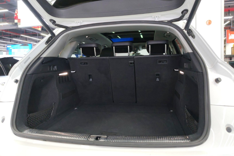 奥迪Q5L 2018款 40 TFSI 荣享时尚型 国V机舱底盘23