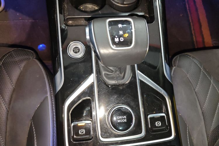 红旗HS5 2022款 改款 2.0T 智联旗享版中控内饰18