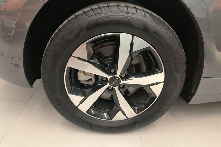 极氪001 2023款 WE版 100kWh车身外观6008