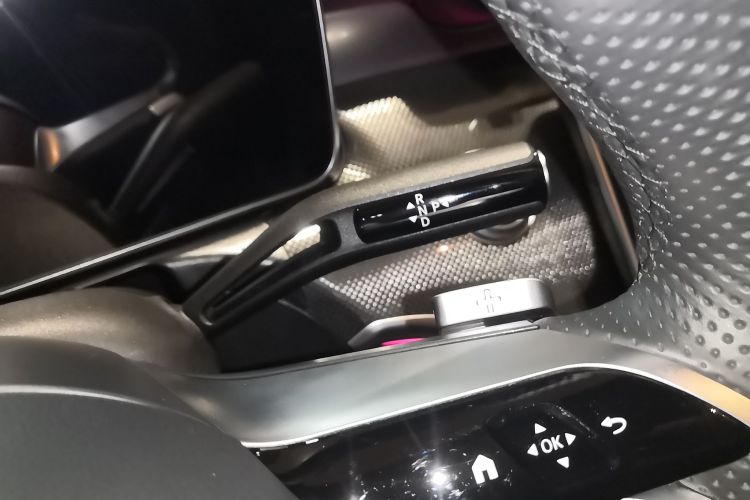 奔驰C级 2025款 C 260 L 皓夜运动版局部细节18