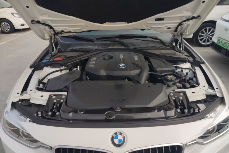 宝马3系 2018款 320i M运动套装机舱底盘24