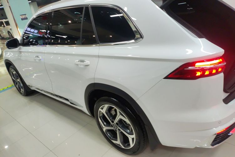 吉利汽车 星越L 2024款 2.0TD DCT EVO两驱长风版车身外观4