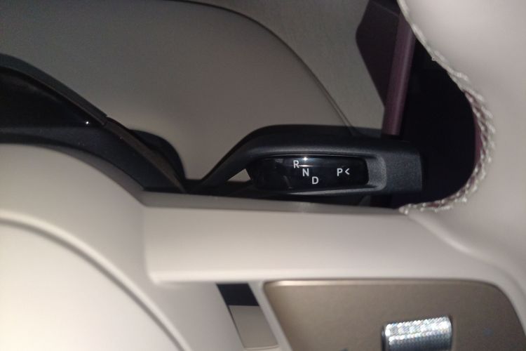 小米汽车 小米YU7 2025款 超长续航高性能四驱Max版中控内饰18