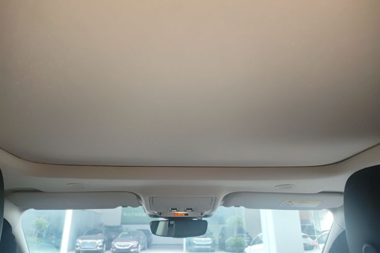 路虎 揽胜极光新能源 2022款 极光L P300e 插电式电动混合版局部细节22