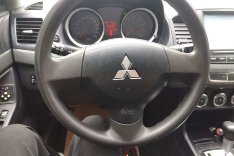 三菱 翼神 2014款 竞速版 1.8L CVT舒适型局部细节13