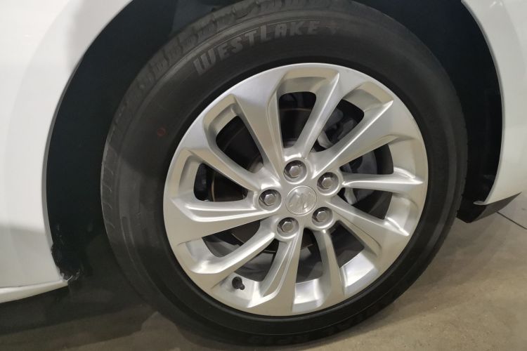 别克 威朗 2020款 15T 自动进取型车身外观10