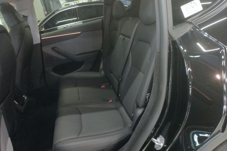 特斯拉 Model Y 2025款 后轮驱动版中控内饰7004