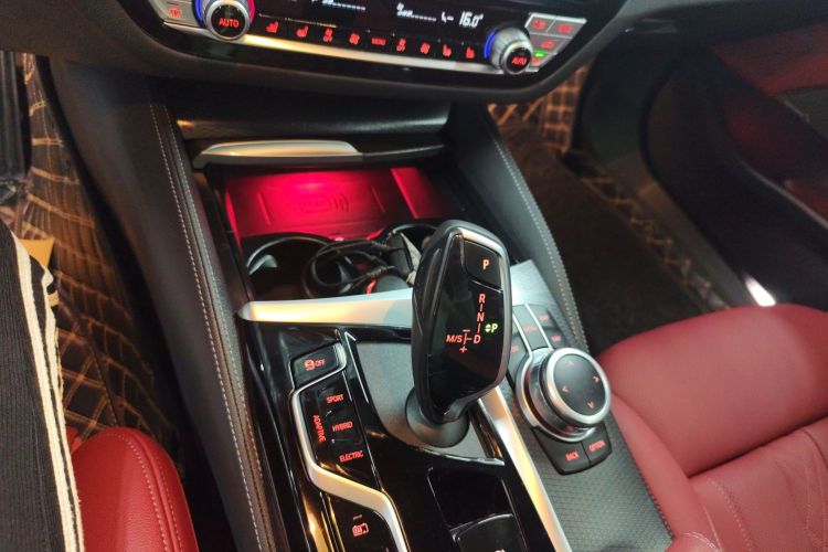 宝马5系新能源 2022款 改款二 535Le 先锋版M运动套装中控内饰18