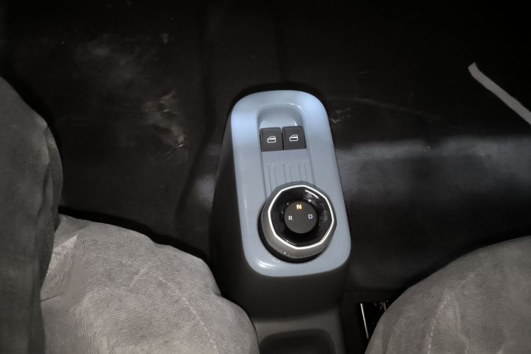 吉利银河 2024款 熊猫mini 200km 耐力熊中控内饰18