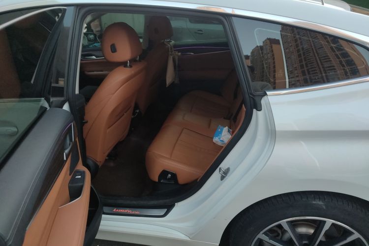 宝马6系GT 2021款 改款 630i 豪华设计套装中控内饰7004