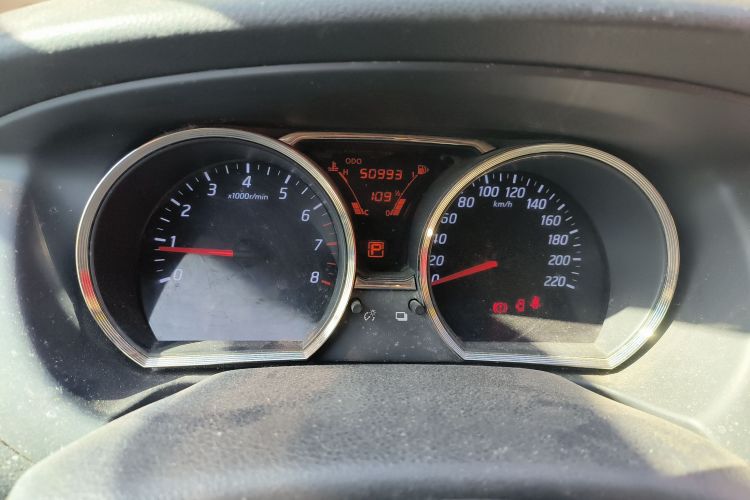 日产 骊威 2013款 劲锐 1.6XV CVT豪华版局部细节14