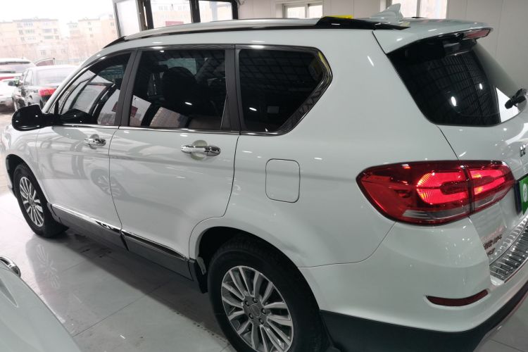 哈弗H6 2017款 蓝标 运动版 1.5T 自动两驱豪华型车身外观4