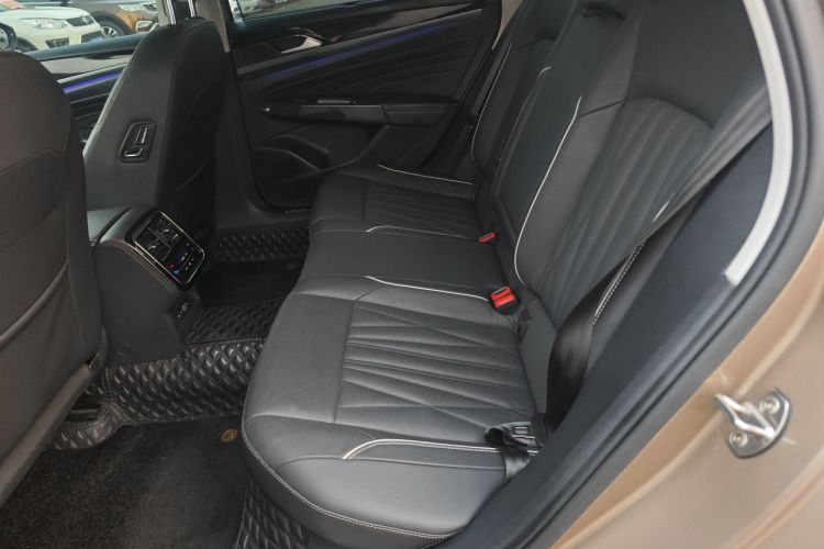 大众 帕萨特 2022款 330TSI 豪华版中控内饰21