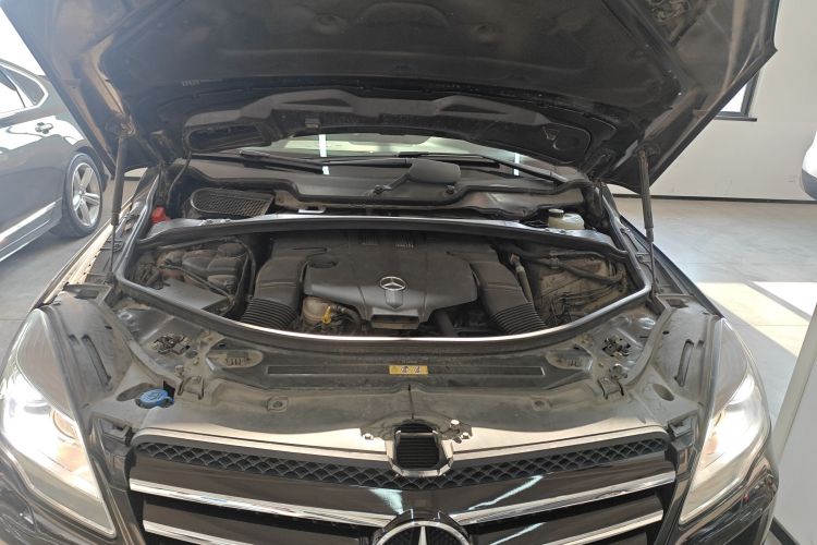 奔驰R级 2017款 R 320 4MATIC 商务型臻藏版机舱底盘24