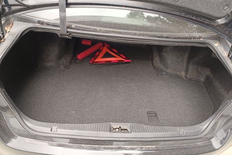 丰田 皇冠 2015款 2.5L 智享版中控内饰23