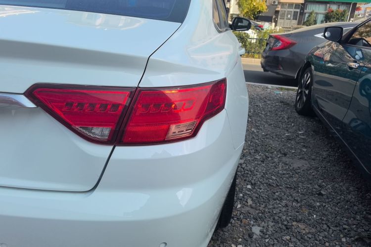 吉利汽车 帝豪GL 2017款 1.8L DCT精英型车身外观9