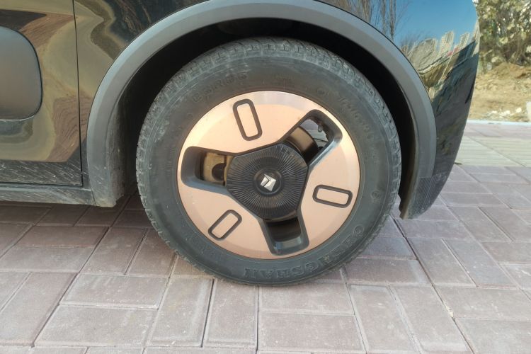 宝骏KiWi EV 2021款 艺术家 磷酸铁锂车身外观10