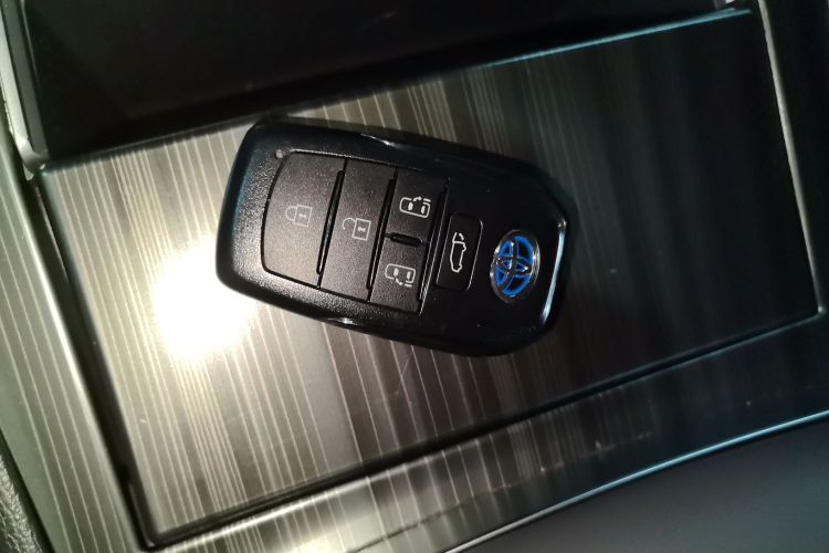 丰田 赛那SIENNA 2021款 2.5L混动 尊贵版中控内饰7001