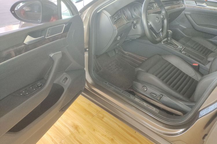 大众 迈腾 2019款 330TSI DSG 豪华型 国V中控内饰20