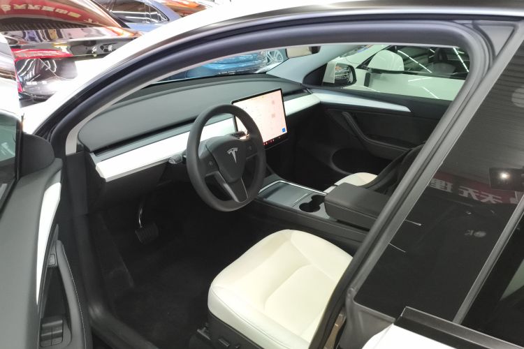 特斯拉 Model Y 2022款 改款 长续航全轮驱动版中控内饰20