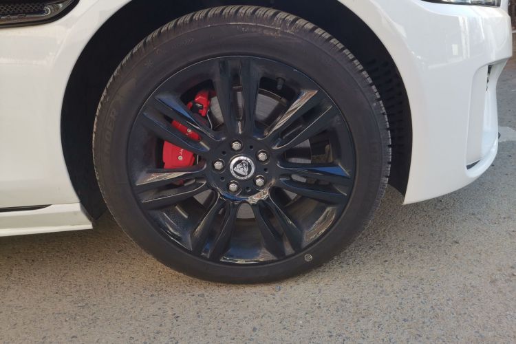 捷豹XEL 2024款 2.0T 250PS R-DYNAMIC S耀黑运动版车身外观10