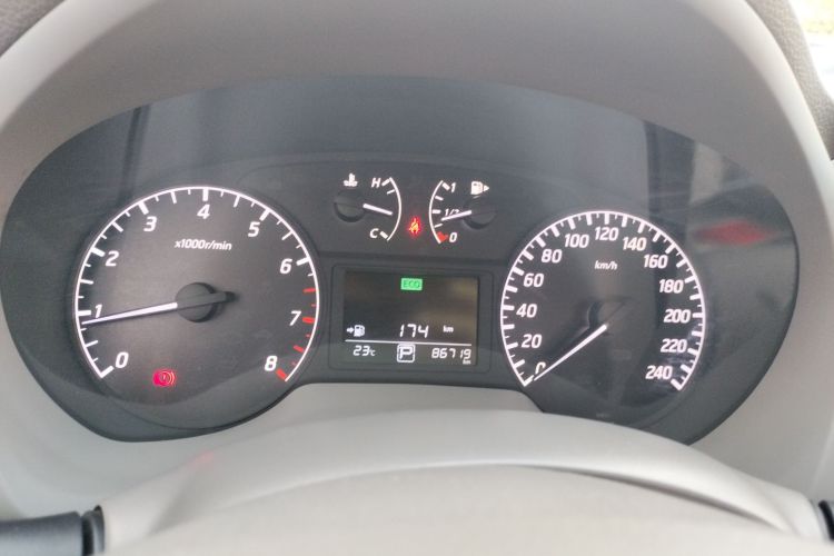 日产 轩逸 2014款 1.6XV CVT尊享版局部细节14