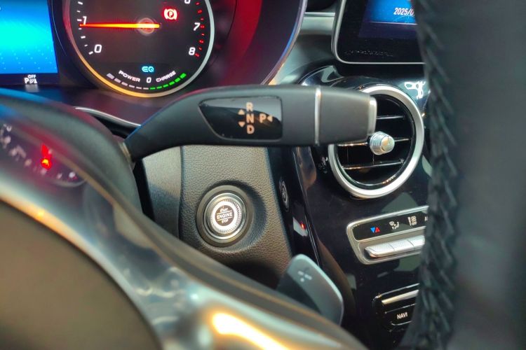 奔驰C级 2019款 C 260 运动版中控内饰18