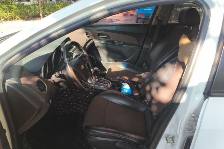 雪佛兰 科鲁兹 2013款 掀背 1.6L 自动豪华型中控内饰19