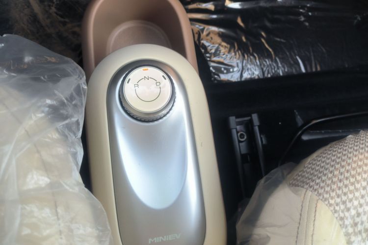 五菱汽车 宏光MINIEV 2025款 四门版 进阶款中控内饰18