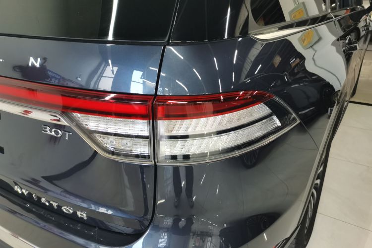 林肯 飞行家 2022款 3.0T V6 四驱尊雅版车身外观9